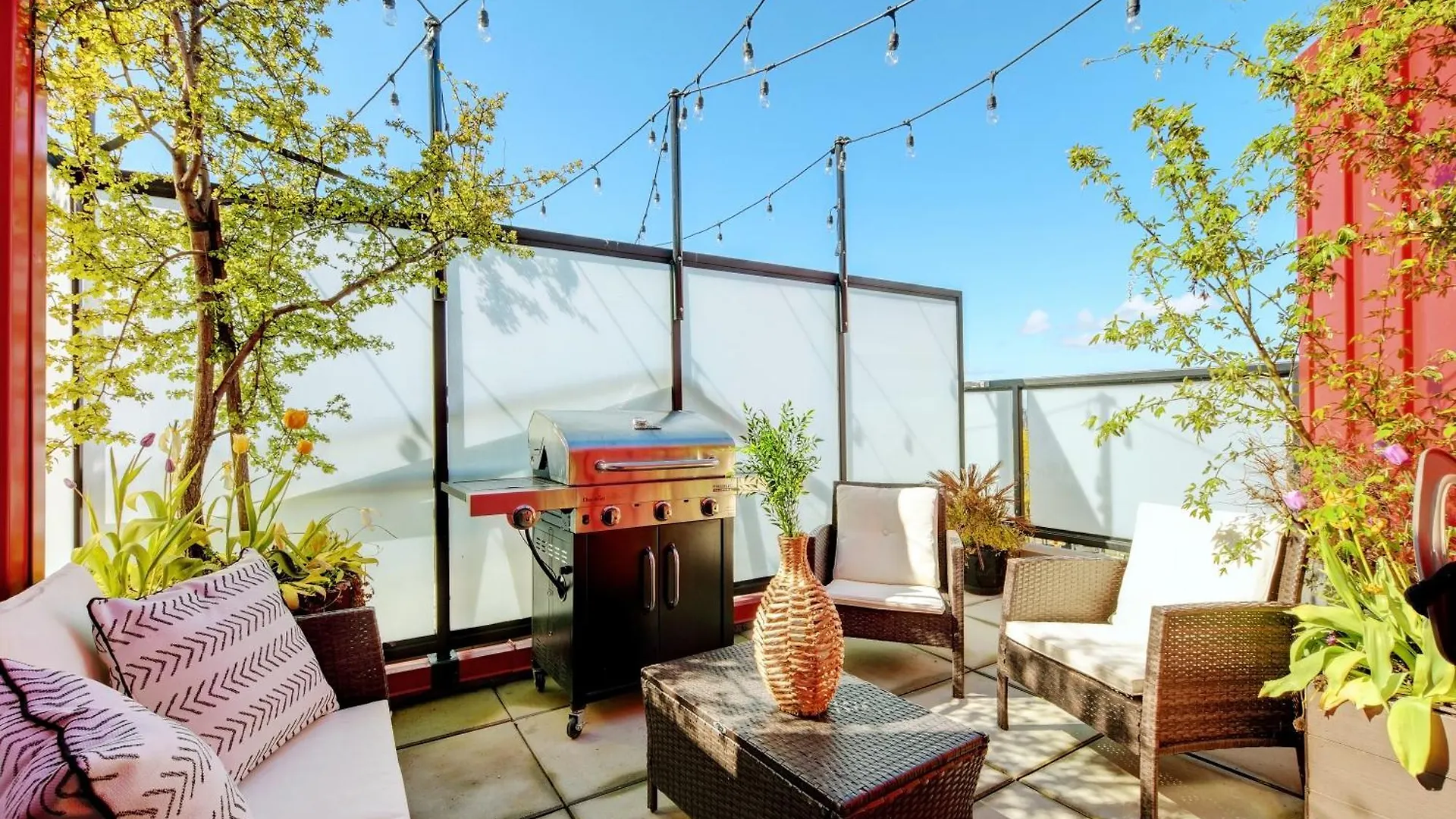 West Coast Loft With Rooftop Patio + Harbour View Victoria Canada