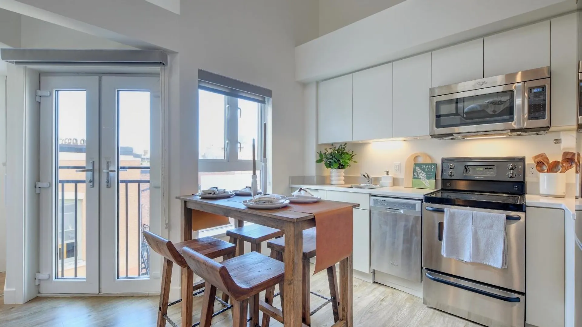 Apartment West Coast Loft With Rooftop Patio + Harbour View Victoria Canada